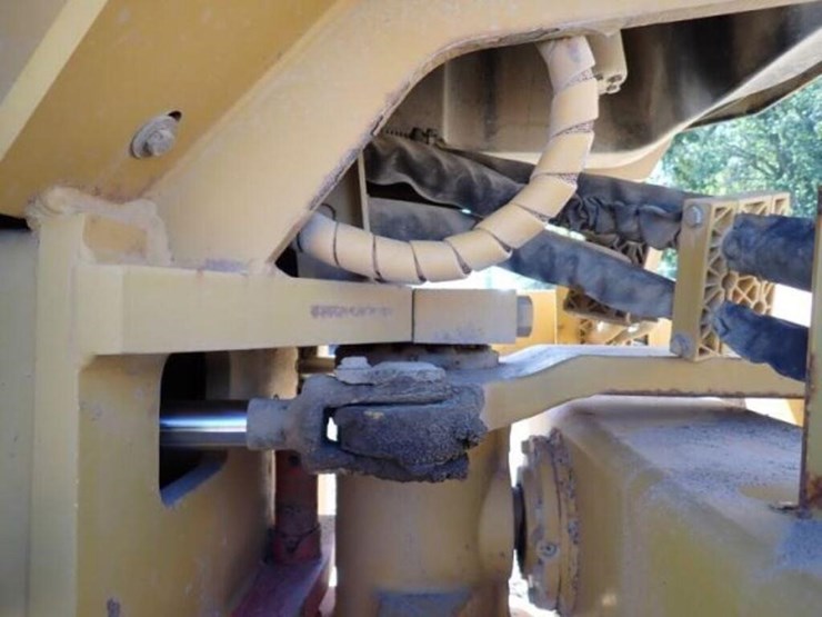 2011-caterpillar-cs44-image-38