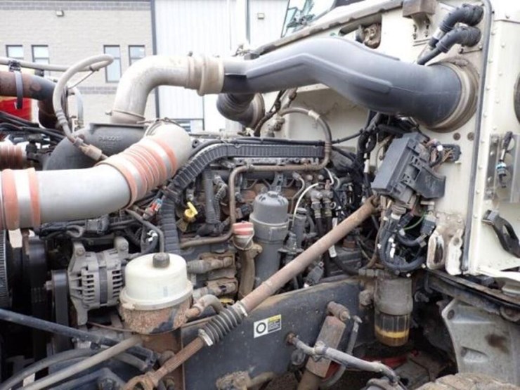 2015-peterbilt-367-image-15