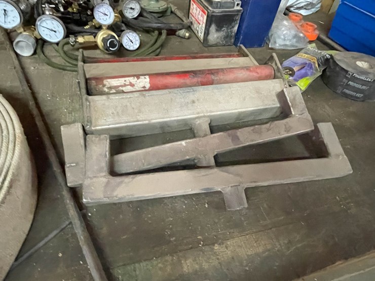 #9230-•-lot-of-shop-items-on-table-image-2