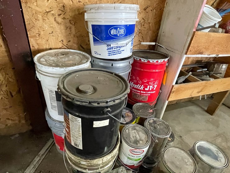 #9227-•-lot-of-paint-and-other-liquids-image-15