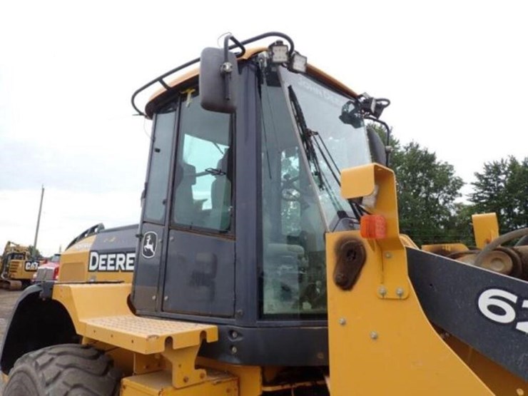 2018-deere-624k-image-22