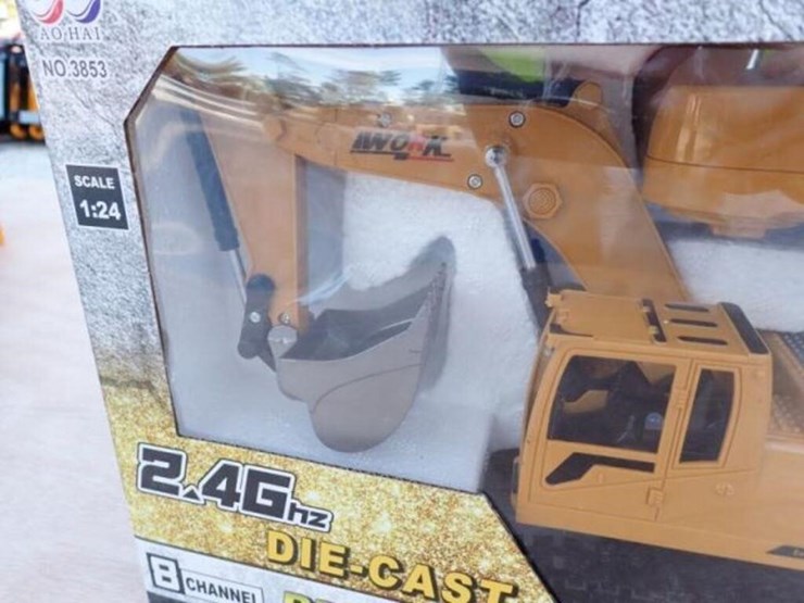unused-captok-excavator-toy-image-3