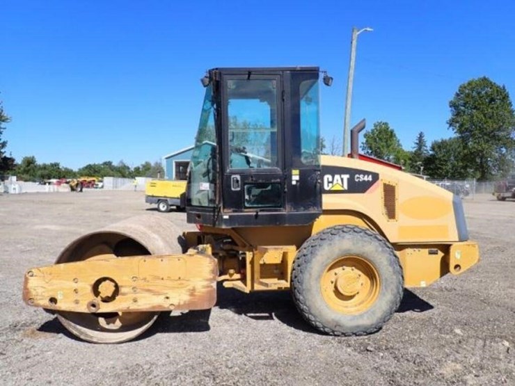 2011-caterpillar-cs44-image-8