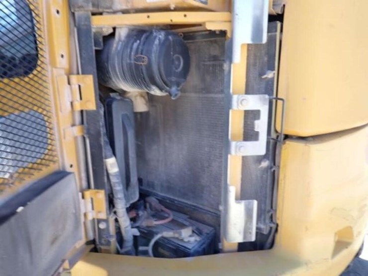 2014-deere-85g-image-71