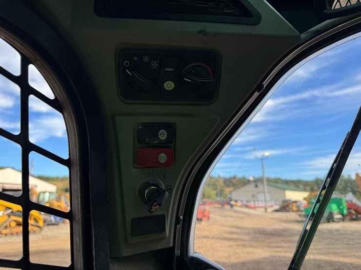 2016-caterpillar-259d-image-29