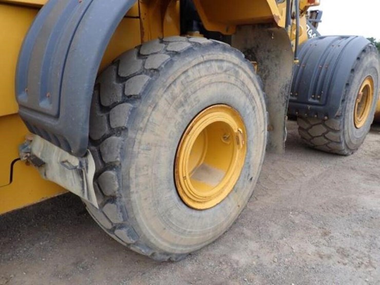 2018-deere-744k-image-47