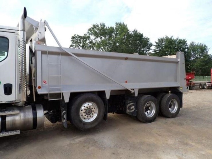 2024-western-star-49x-image-41