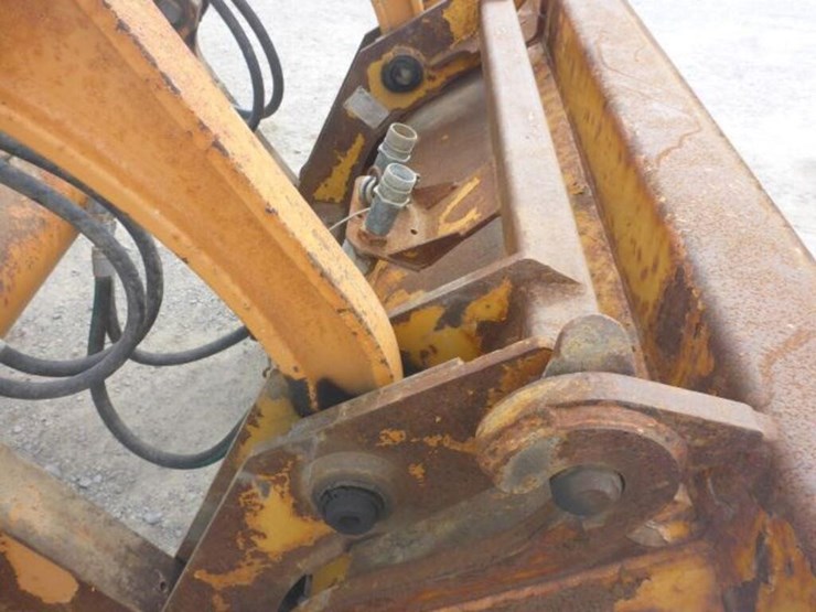 2012-case-580sn-wt-image-32