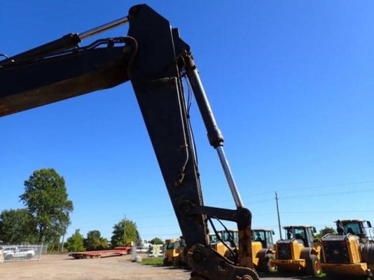 2014-deere-350g-lc-image-32