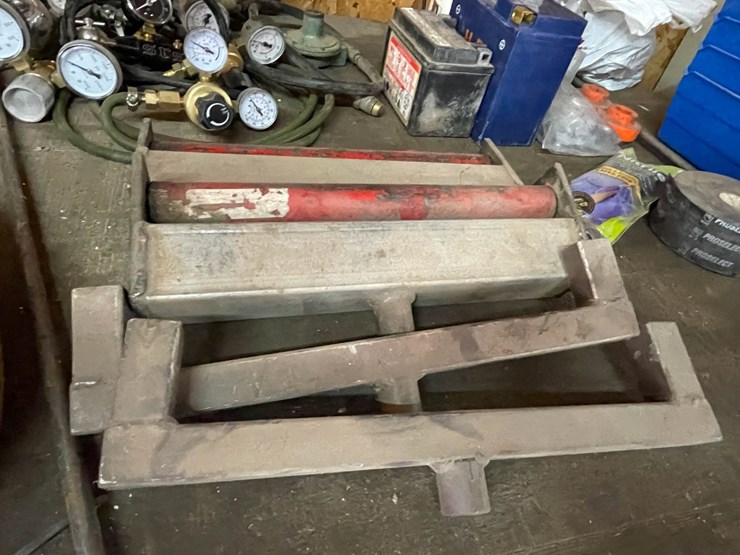 #9230-•-lot-of-shop-items-on-table-image-19