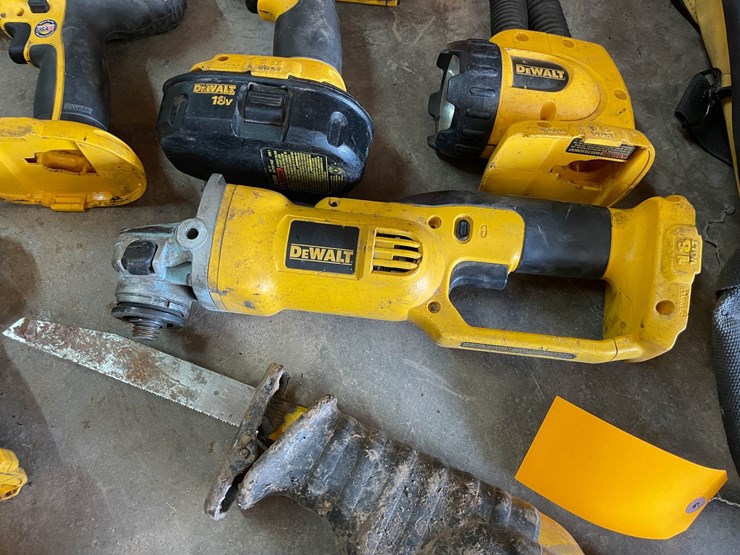 #9206-•-dewalt-18v-assorted-tool-set-image-4