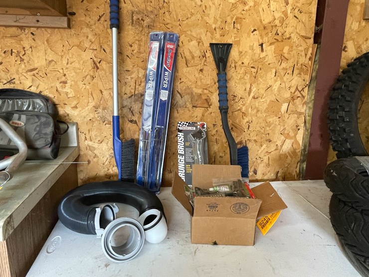 #9245-•-lot-of-automotive-and-rv-items-image-1