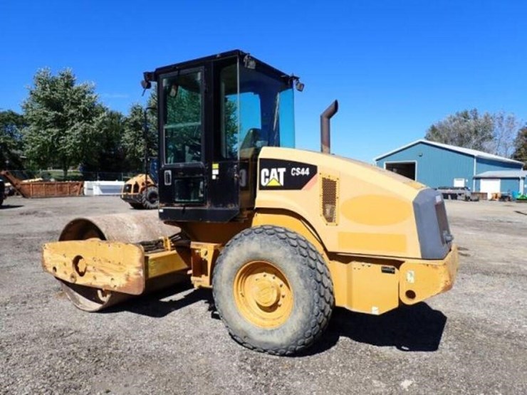 2011-caterpillar-cs44-image-7