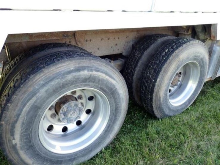 2015-freightliner-114sd-image-58