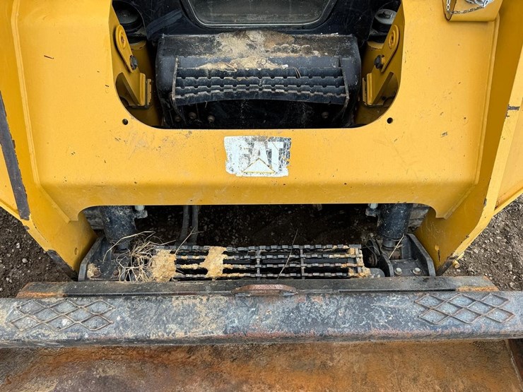 2015-caterpillar-257d-image-11
