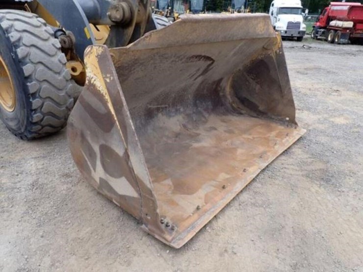 2018-deere-624k-image-29