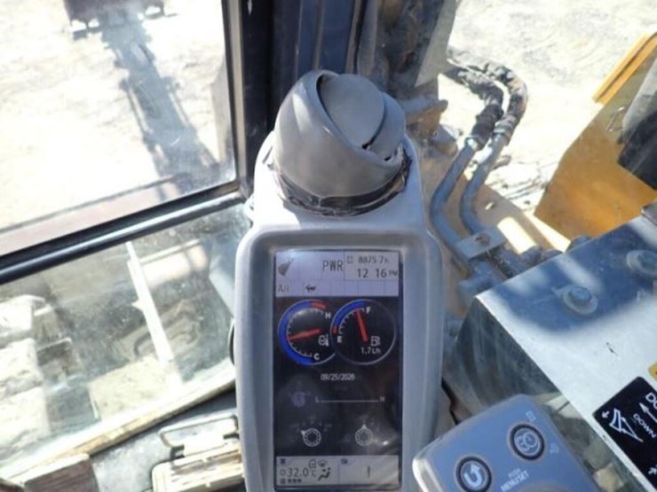 2014-deere-85g-image-10