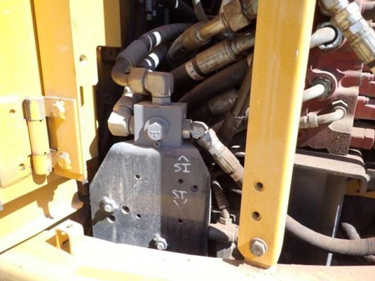 2014-deere-85g-image-60
