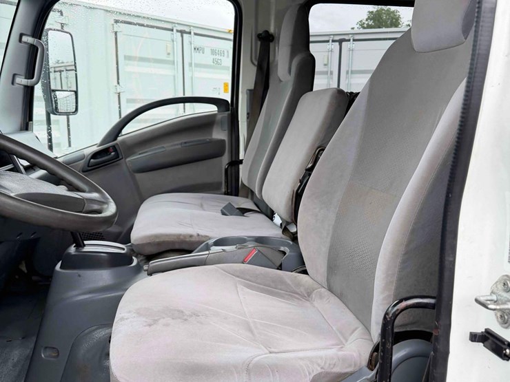 2016-isuzu-nqr-image-17
