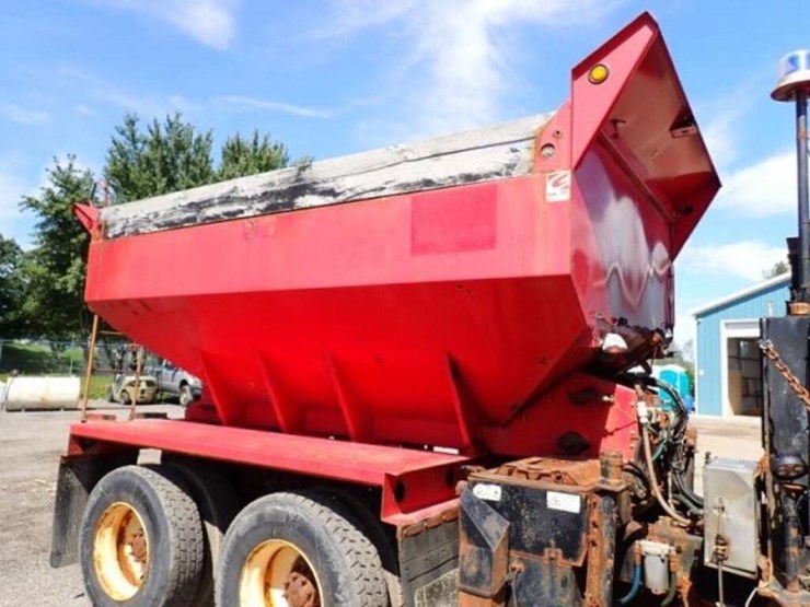 2015-freightliner-108sd-image-80