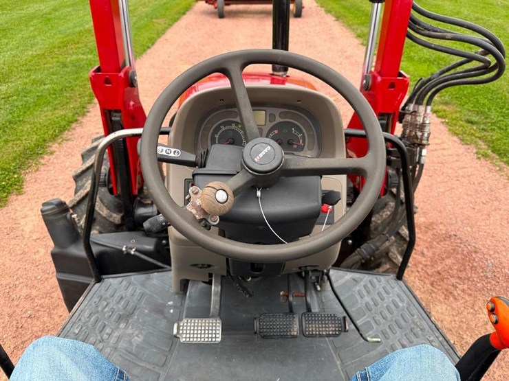 case-ih-farmall-85u-image-58