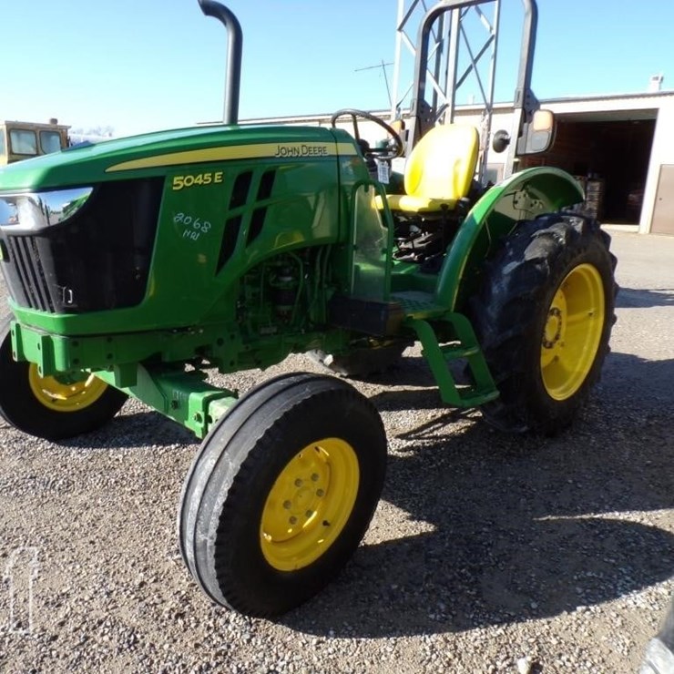 JOHN DEERE 5045E
