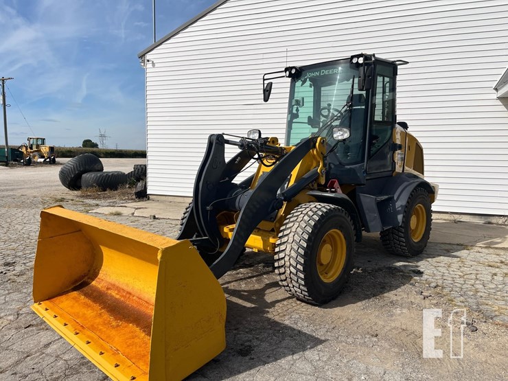 2021-deere-324l-image-1