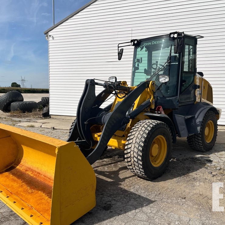 2021 DEERE 324L