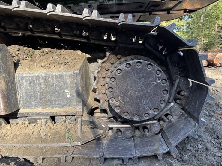 2013-deere-2454d-image-12