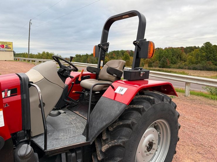 case-ih-farmall-85u-image-16