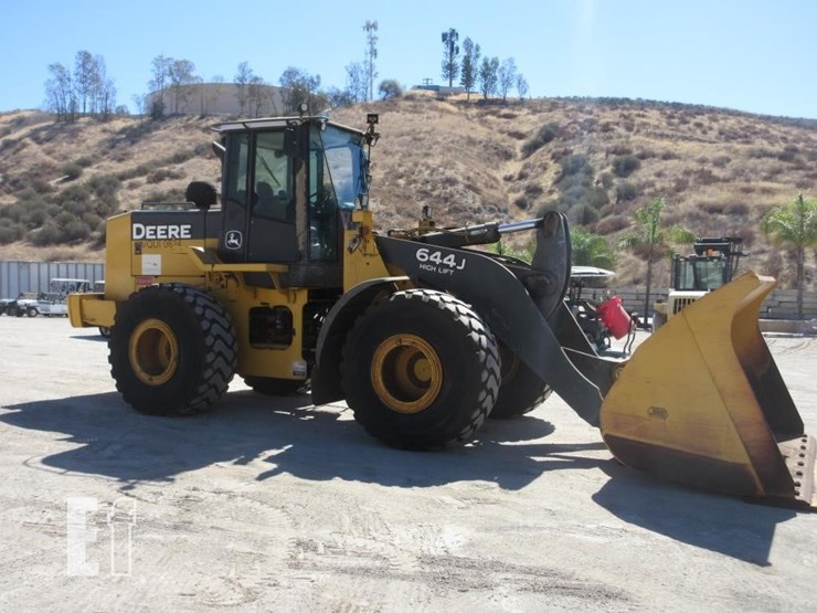 2005-deere-644j-image-2