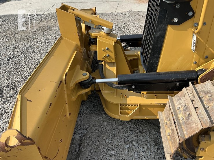 2023-caterpillar-d1-image-13