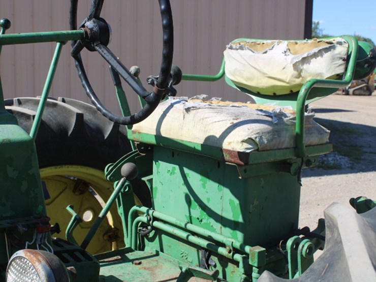 john-deere-520-image-18