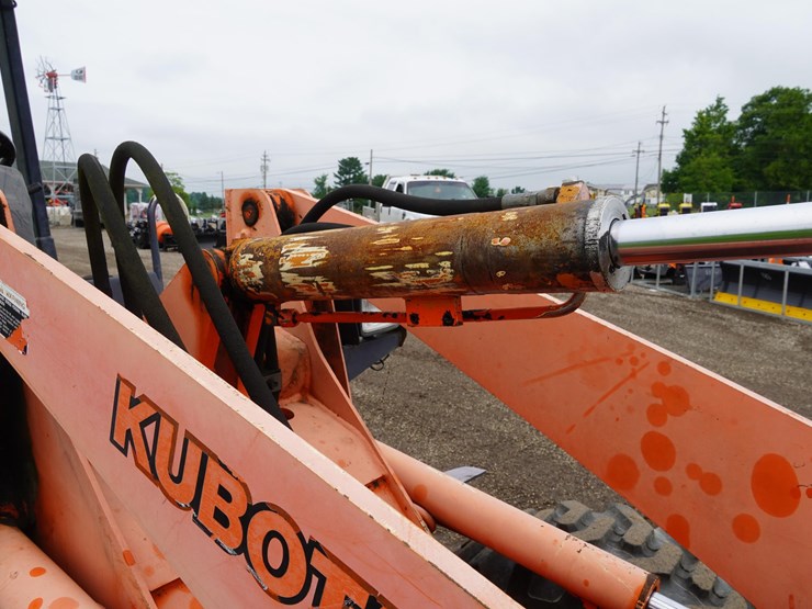 2005-kubota-r520s-image-17