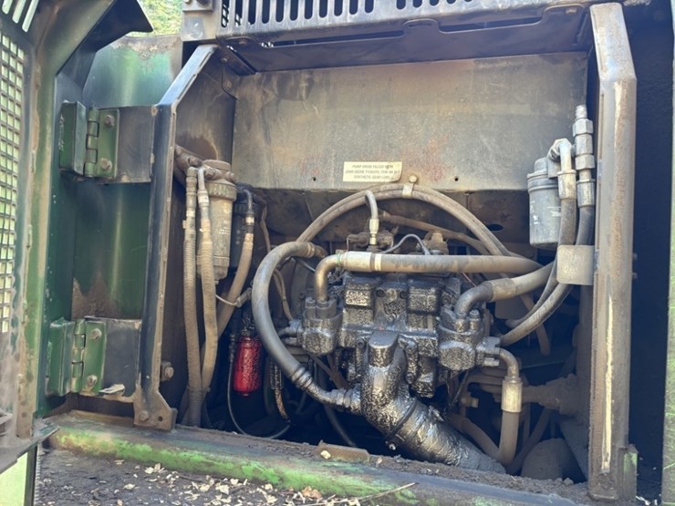 2013-deere-2454d-image-30
