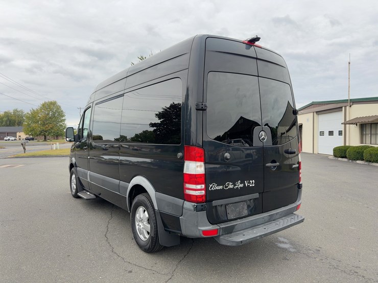 2018-mercedes-benz-2500-van-image-3