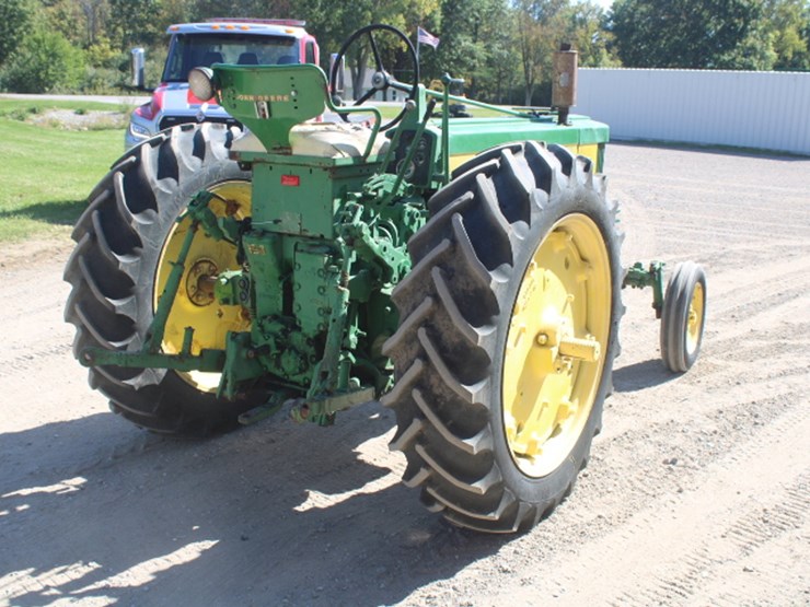 john-deere-520-image-10