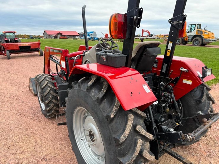 case-ih-farmall-85u-image-36