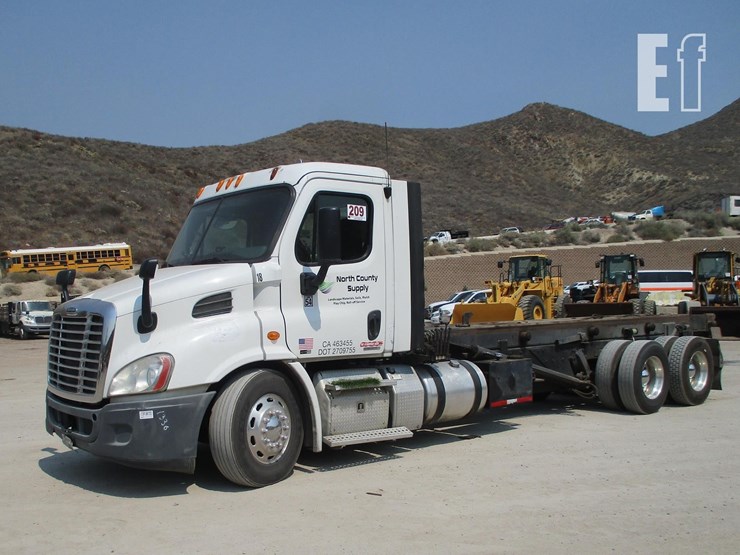 2012-freightliner-cascadia-125-image-1