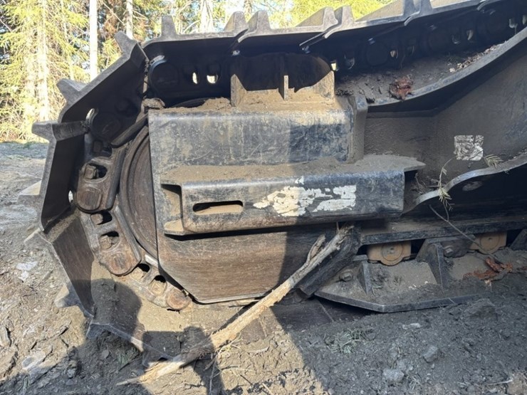 2013-deere-2454d-image-19
