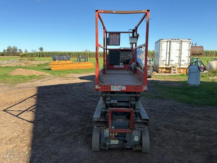 #104-•-skyjack-3219-scissor-lift-image-2
