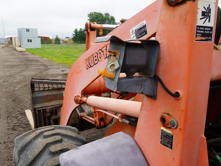 2005-kubota-r520s-image-35