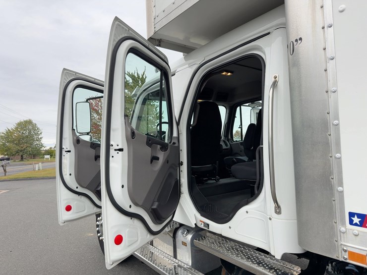 2015-freightliner-m2-s/a-box-truck-image-15