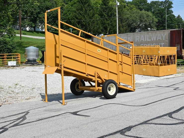 new/unused-sioux-steel-portable-loading-chute-image-1