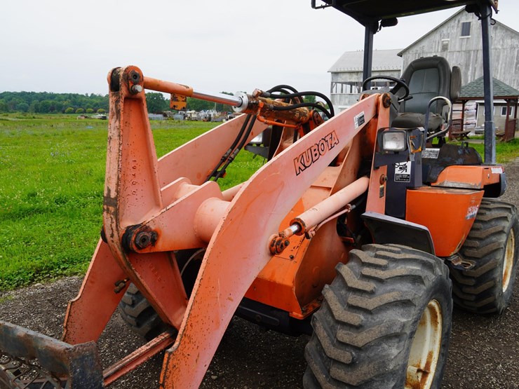2005-kubota-r520s-image-19