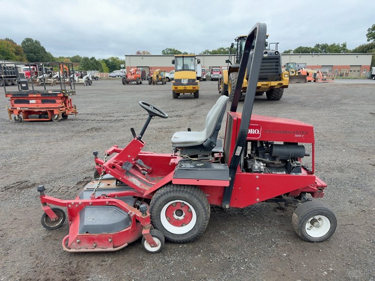 toro-groundsmaster-328d-image-2