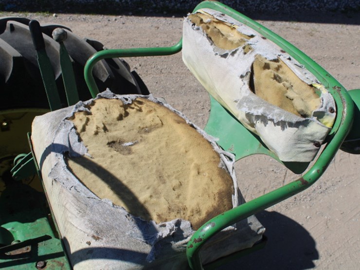 john-deere-520-image-21