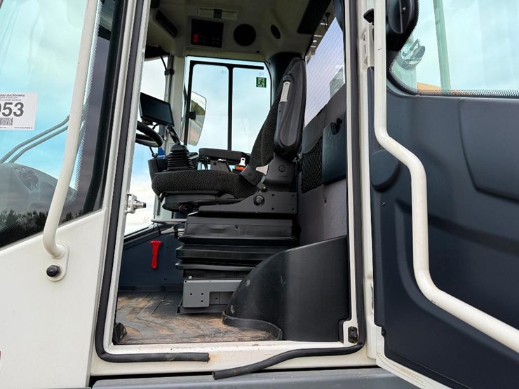 2022-liebherr-l526-image-43