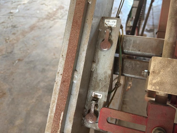 #126-•-2019-woodpecker-jr-pallet-nailer-image-25