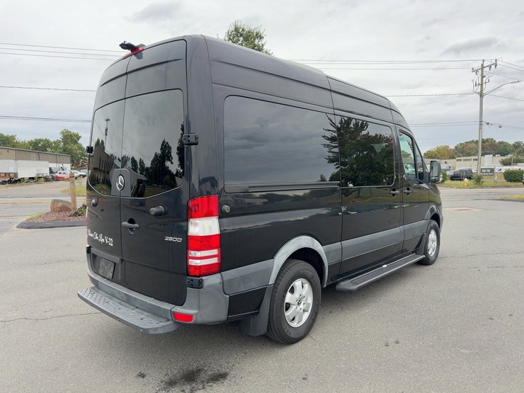 2018-mercedes-benz-2500-van-image-5